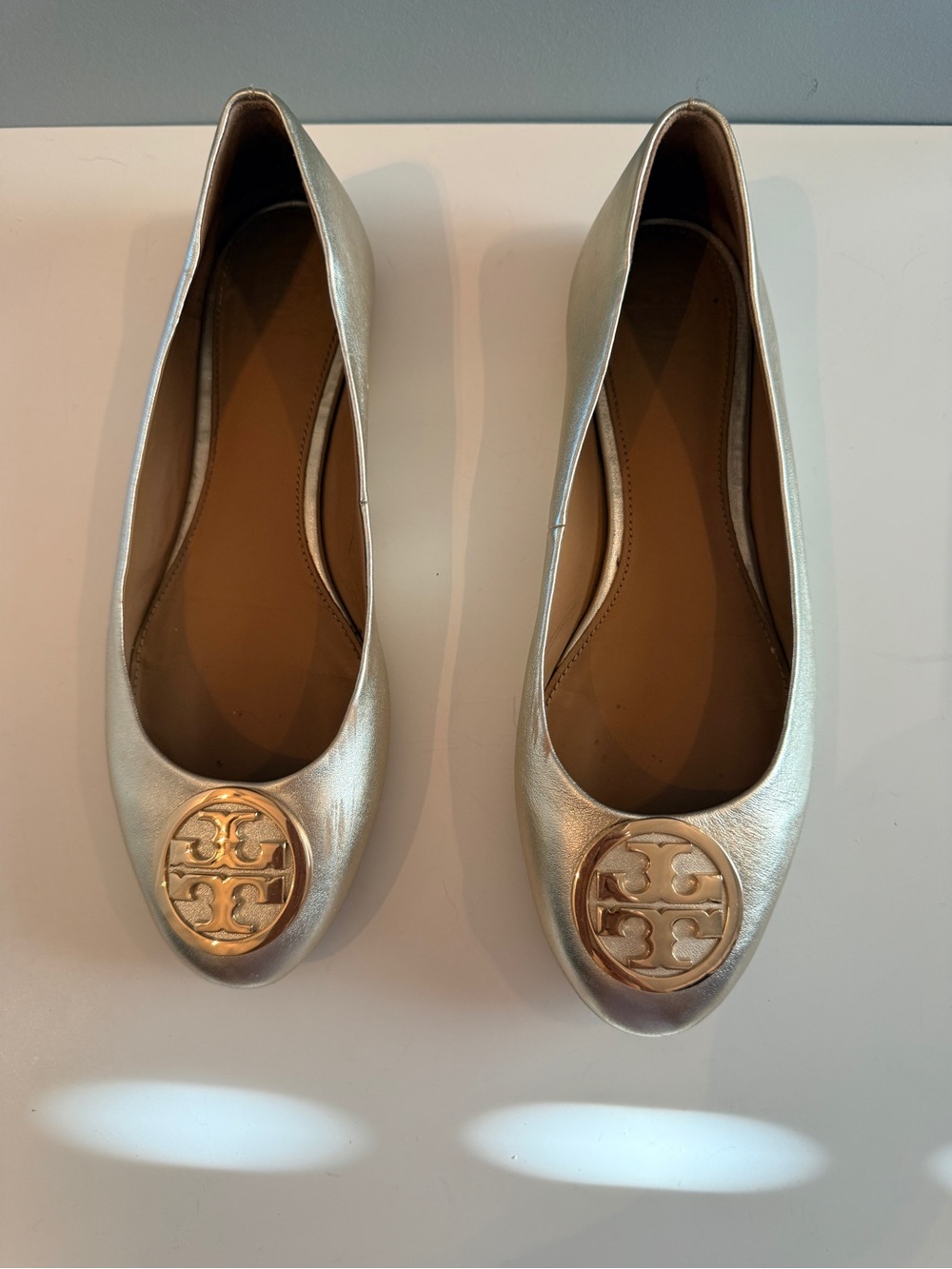 Tory Burch Claire Ballet Flats Size 8 Spark Gold Metallic Leather Logo Preppy